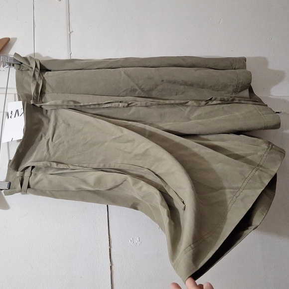 NWT KHAKI BEIGE DOUBLE BELT SKORT - Picture 6 of 7